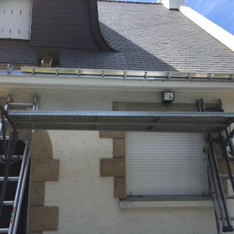 Pose et rénovation de gouttières sur maison