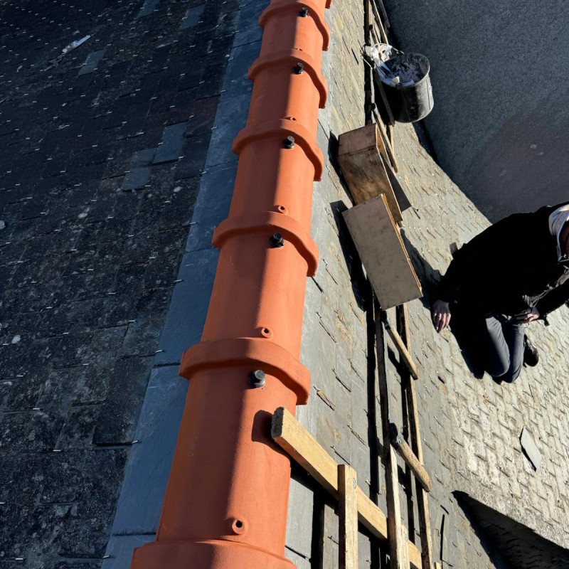 Rénovation de faîtage pour une toiture étanche et durable