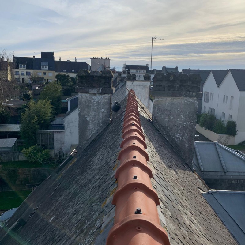 Rénovation de faîtage pour une toiture remise à neuf