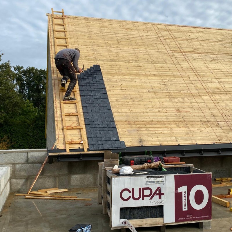 Rénovation complète d’une toiture en ardoise naturelle